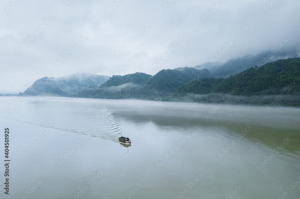 雨后美丽的富春江鸟瞰图