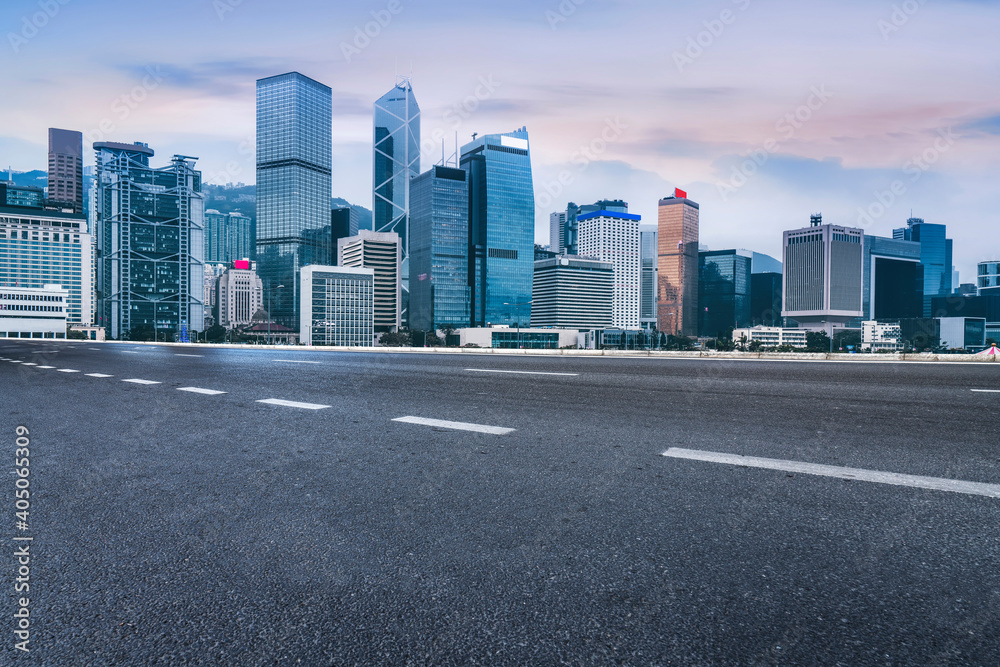 中国现代城市的道路和建筑景观。