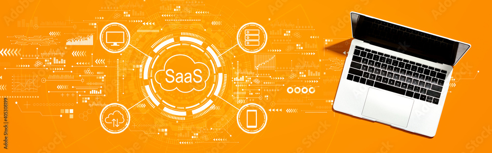 SaaS——办公桌上有笔记本电脑的软件即服务概念