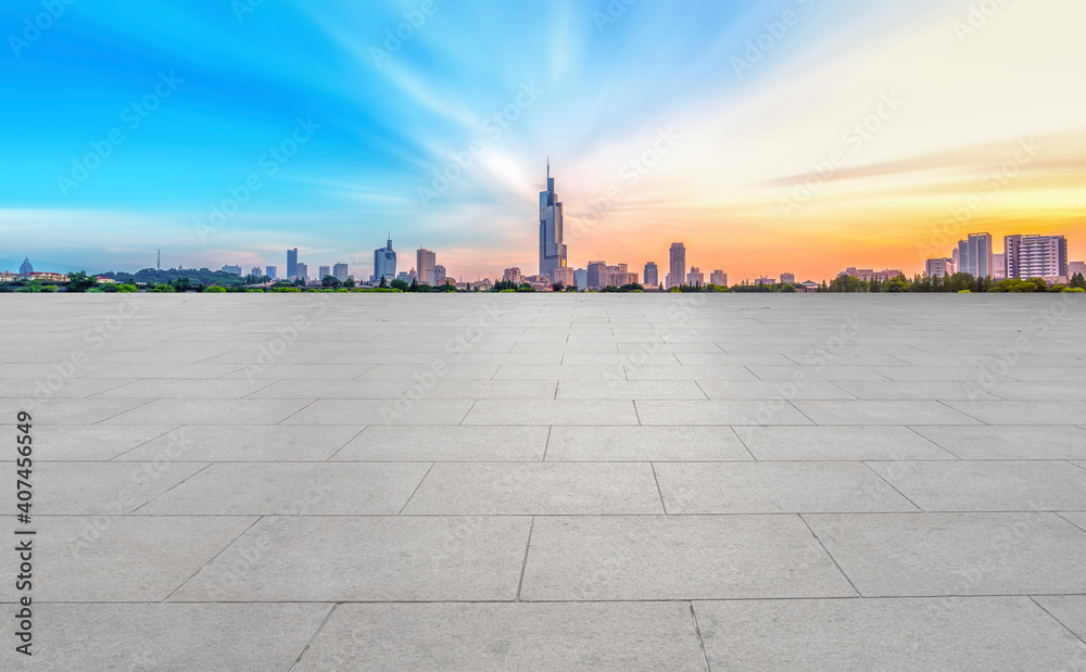 中国现代城市的道路和建筑景观。