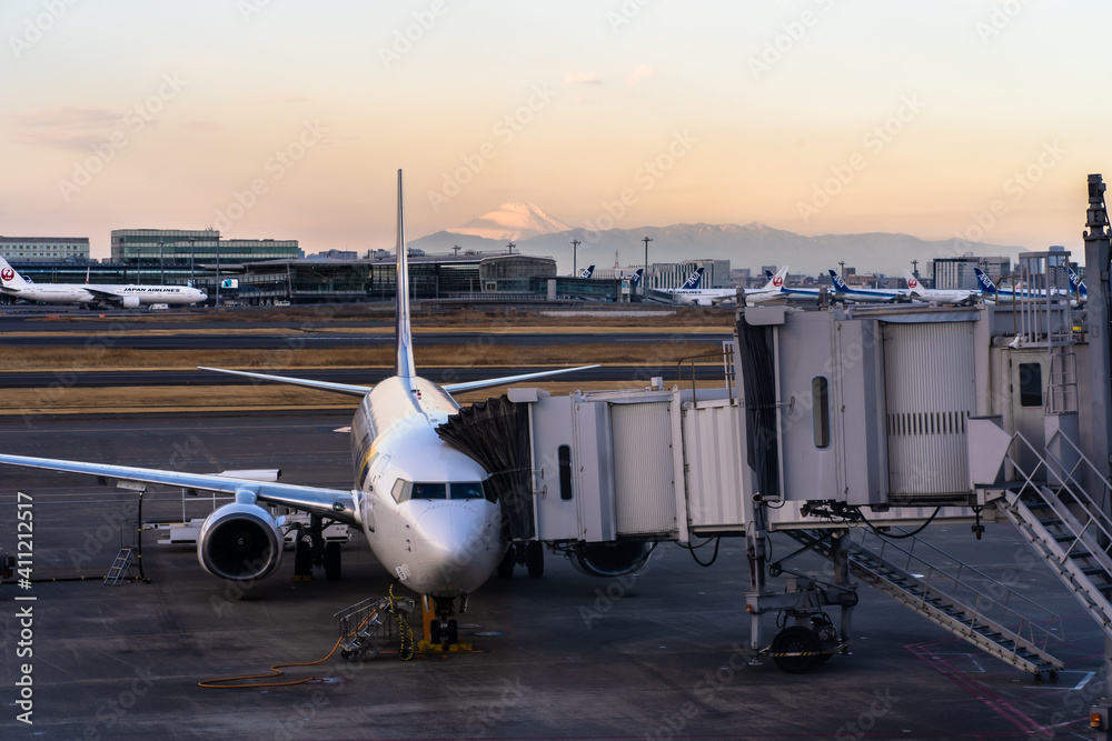 羽田空港・飛行機と富士山