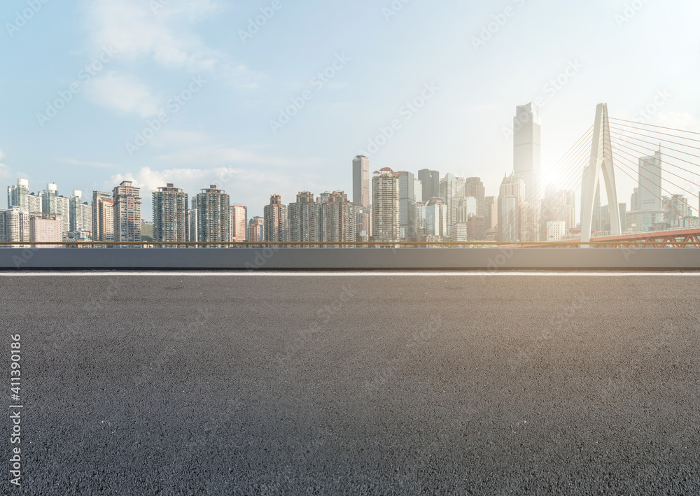 城市道路地面与现代建筑景观