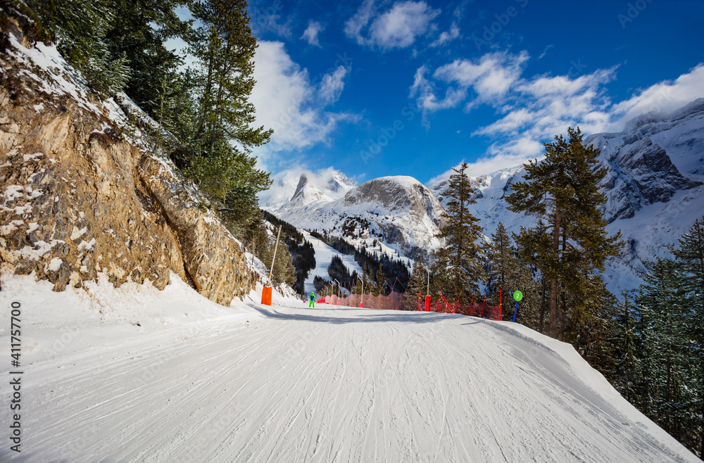 法国阿尔卑斯山脉朗朗山度假区的滑雪道