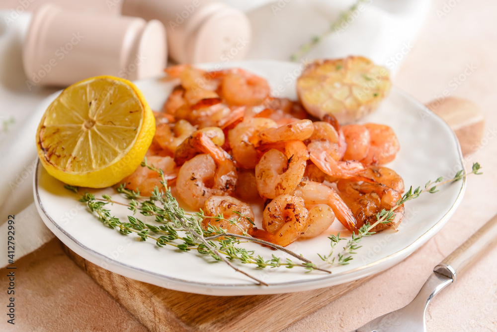 Plate with tasty shrimps on color background, closeup