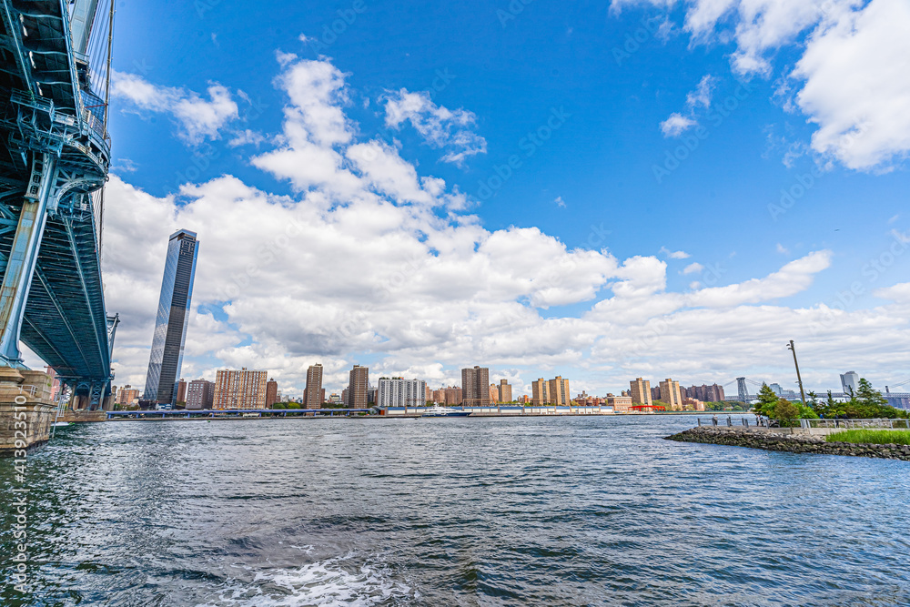 曼哈顿东河大桥和滨水公寓曼哈顿纽约市广角景观