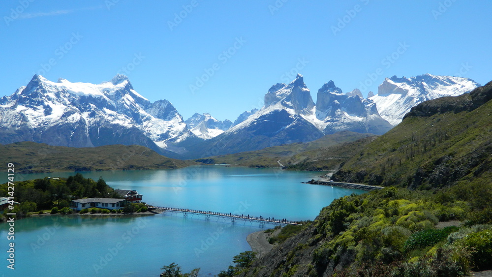 Cuernos del Paine en Parque Nacional Torres del Paine detrás del lago Pehoé XII Región de Magallanes