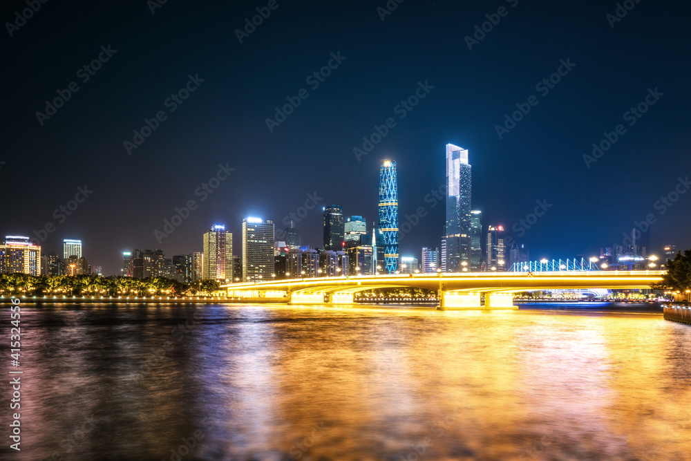 广州珠江金融中心现代建筑夜景