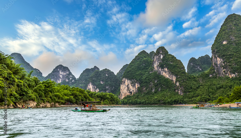 中国桂林喀斯特山脉景观