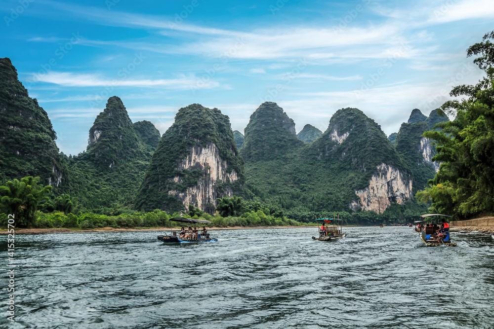 中国桂林喀斯特山脉景观。