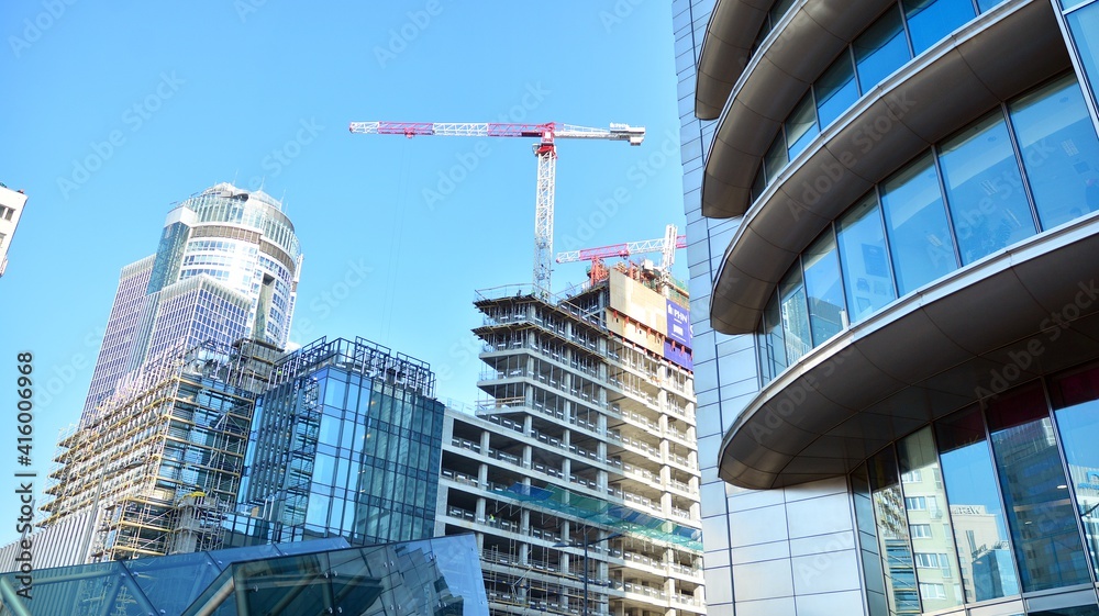 摩天大楼在建视图。现代建筑背景。建造高层建筑