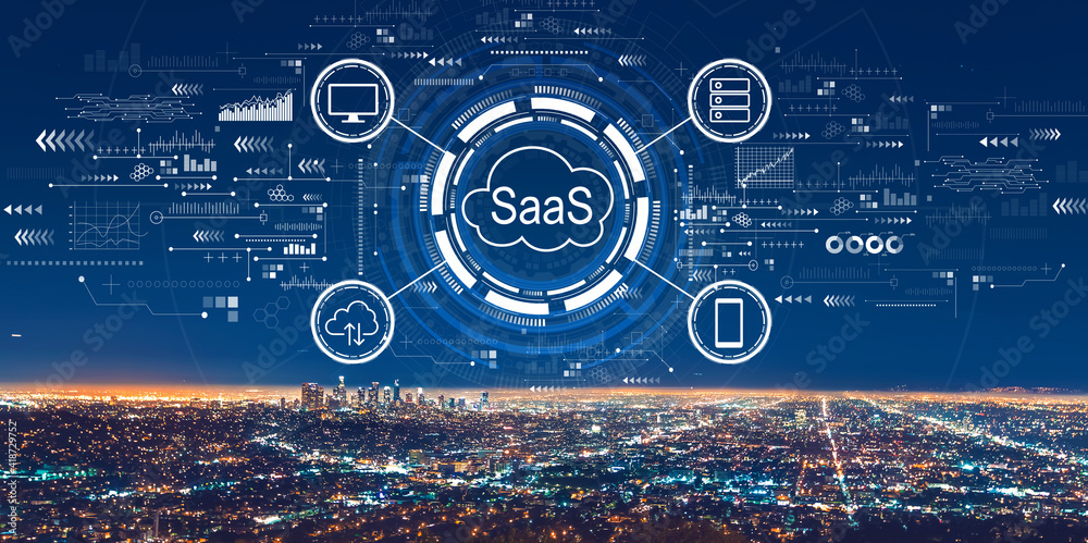 SaaS——洛杉矶市中心夜间的软件即服务概念