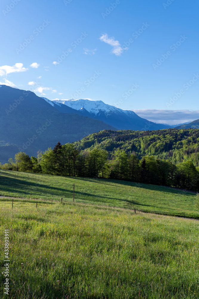 Paysage du Parc Naturel Régional des Bauges en Savoie en France dans les montagnes des Alpes