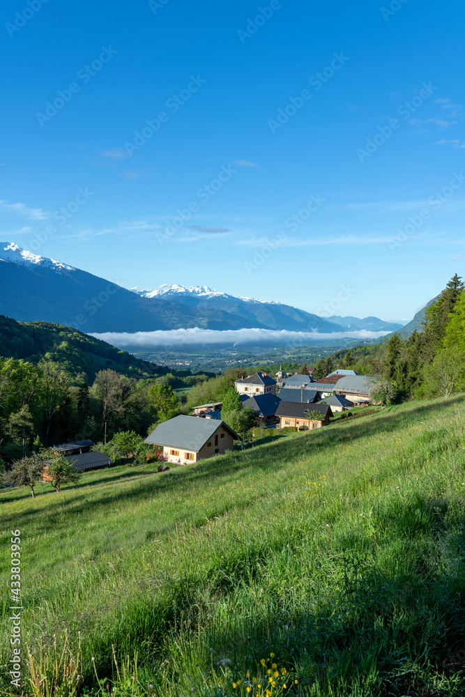 Paysage du Parc Naturel Régional des Bauges en Savoie en France dans les montagnes des Alpes