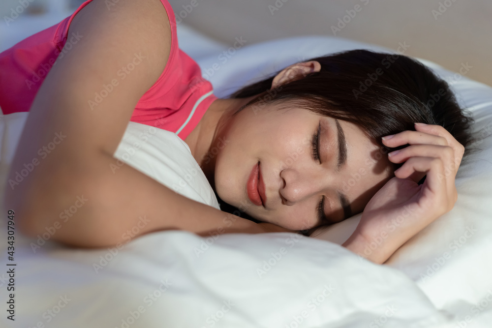 亚洲女性睡眠良好