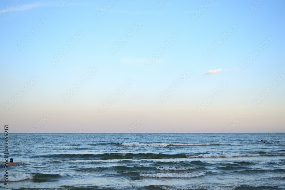 海滩上的日落-海景，云景-纳沃达里，康斯坦察县，多布鲁贾，罗马尼亚，欧洲，