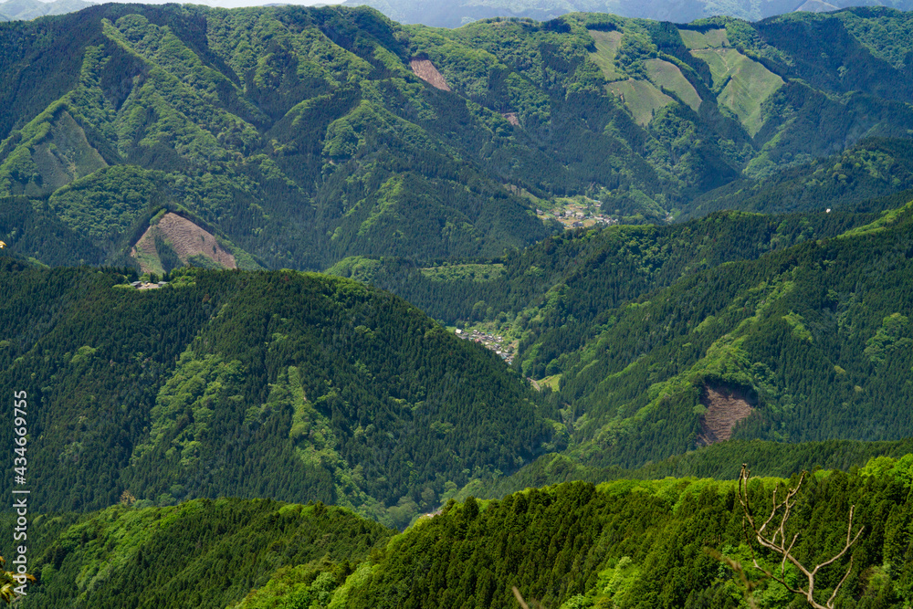 馬頭刈根から眺める檜原村