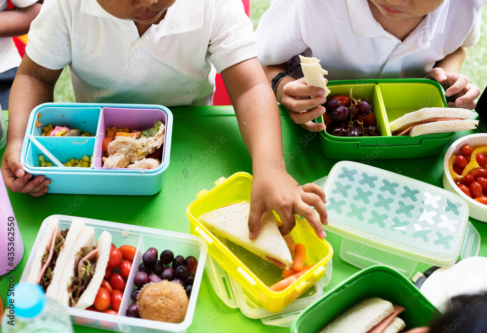 Kids eating lunch at elementary school