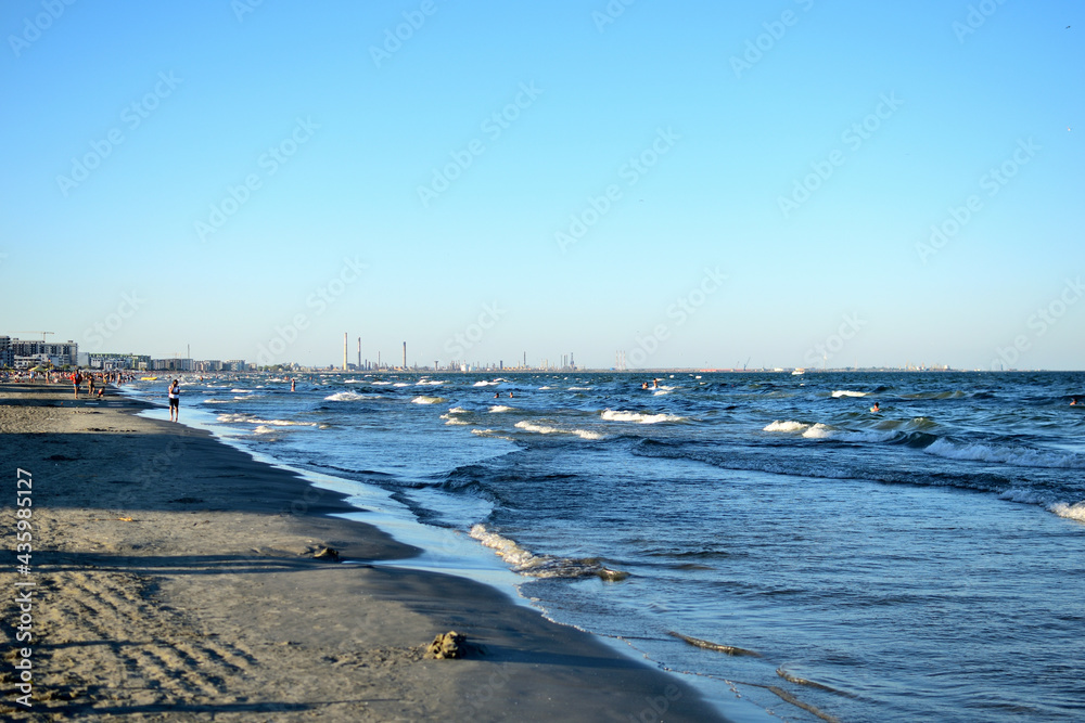 last hours on the beach - staying, sitting, swimming, surfing, kitting - Navodari, Constanta county,