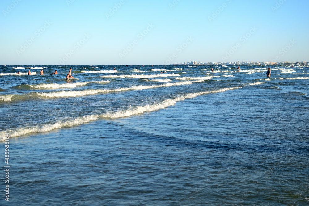 海滩上的海景和良好的海浪-海景，景观-康斯坦察州纳沃达里