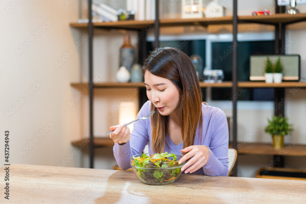 Asian woman choose the salad bowl for healthy food. concept of healthy eating and wellbeing