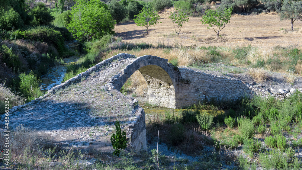 Skarfos老桥是奥斯曼时期塞浦路斯的地标，建于1618年