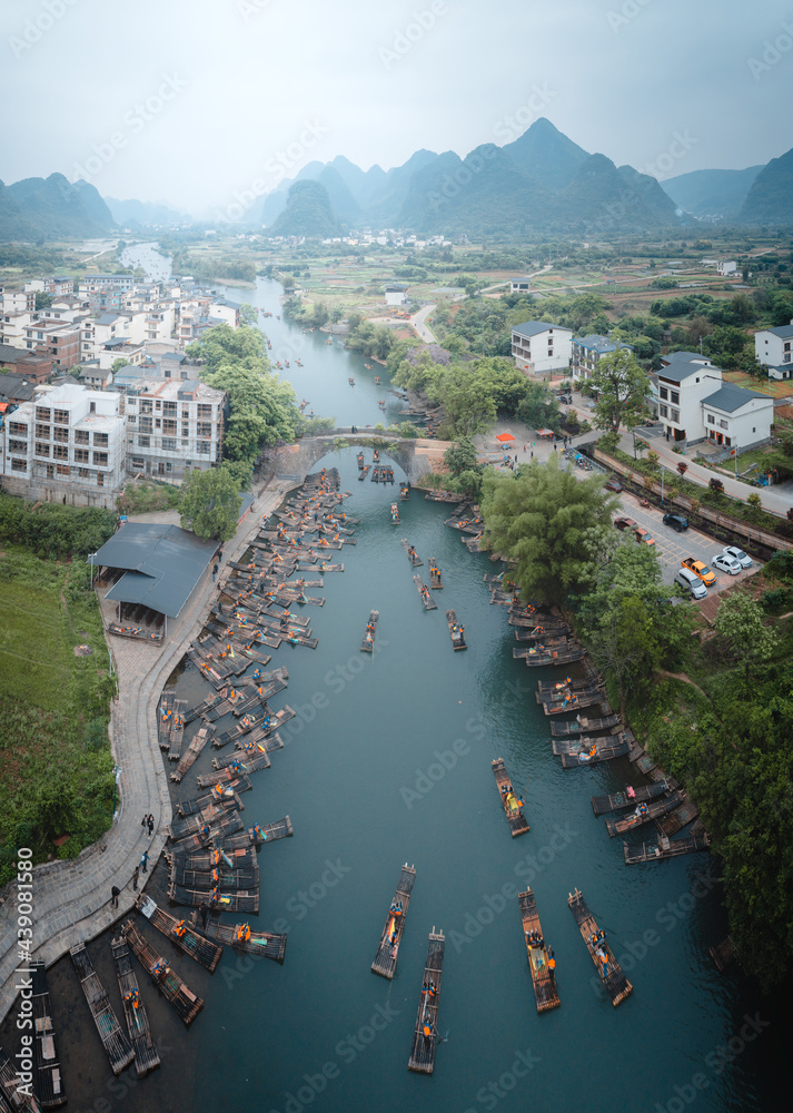 河流鸟瞰图