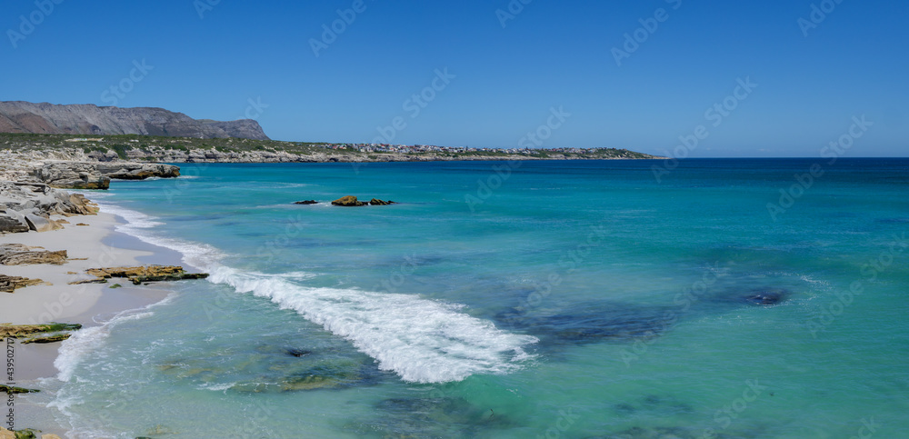 Coastal view towards Klipgat Cave in the Walker Bay Nature Reserve and Die Kelders (de Kelders). Ove