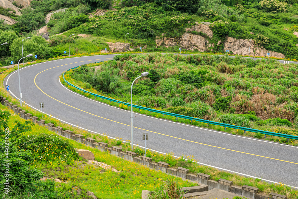 沥青公路路面场景。高角度视图。