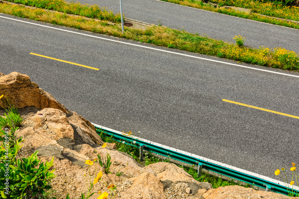 沥青公路路面场景。高角度视角。