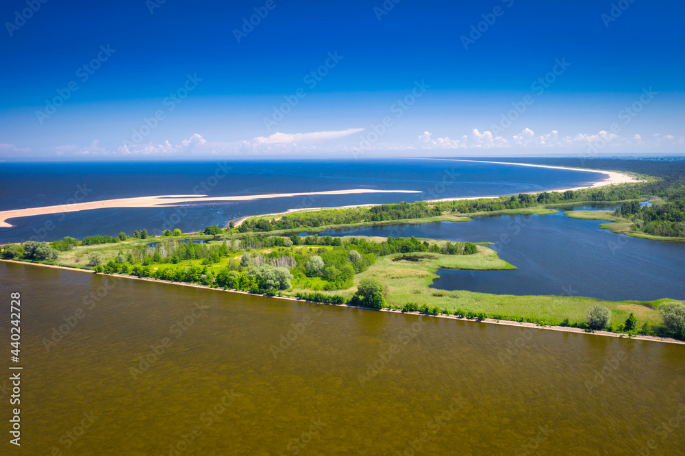 波罗的海海滩旁的湖泊美景，波兰米科斯泽沃