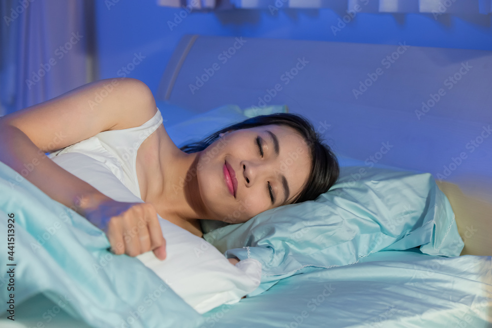 亚洲女性睡眠良好