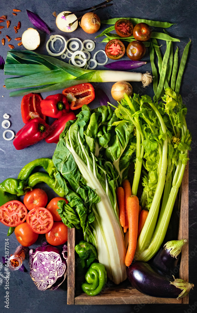 Fondo de comida vegetariana y concepto de recetas de cocina. Alimentos saludables. Colección de verd