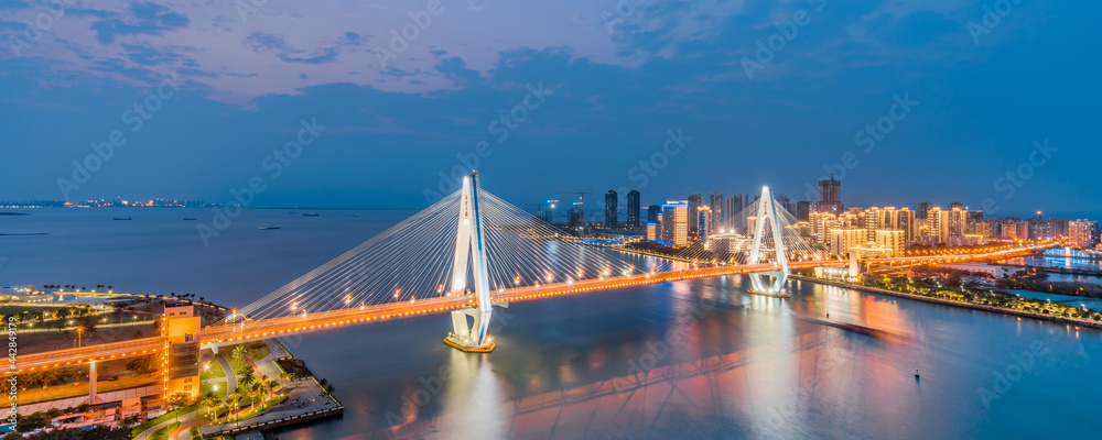 中国海南省海口市海甸河世纪大桥高景夜景