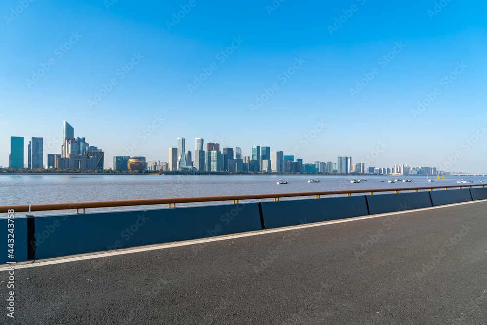 道路与杭州现代城市建筑天际线