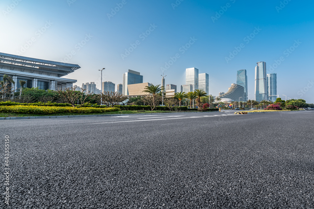 中央商务区、道路和摩天大楼，中国厦门。