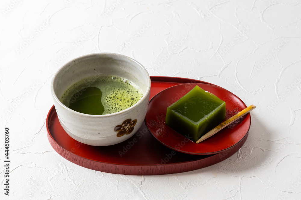 夏の抹茶　Summer matcha (Japanese green powder tea)