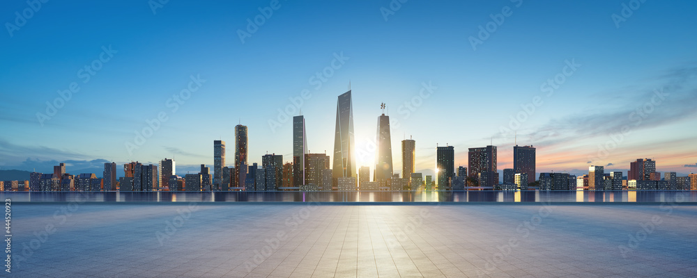 空的混凝土瓷砖地板与城市天际线的全景。