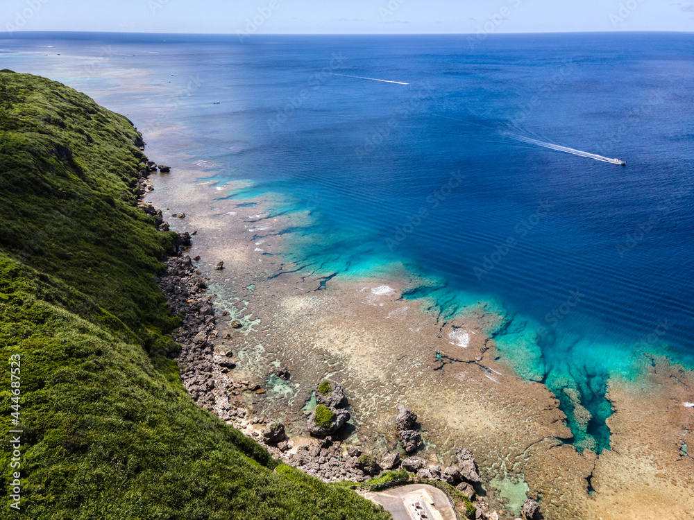 沖縄県・伊良部島・ドローンで撮影したサバウツガー周辺の海