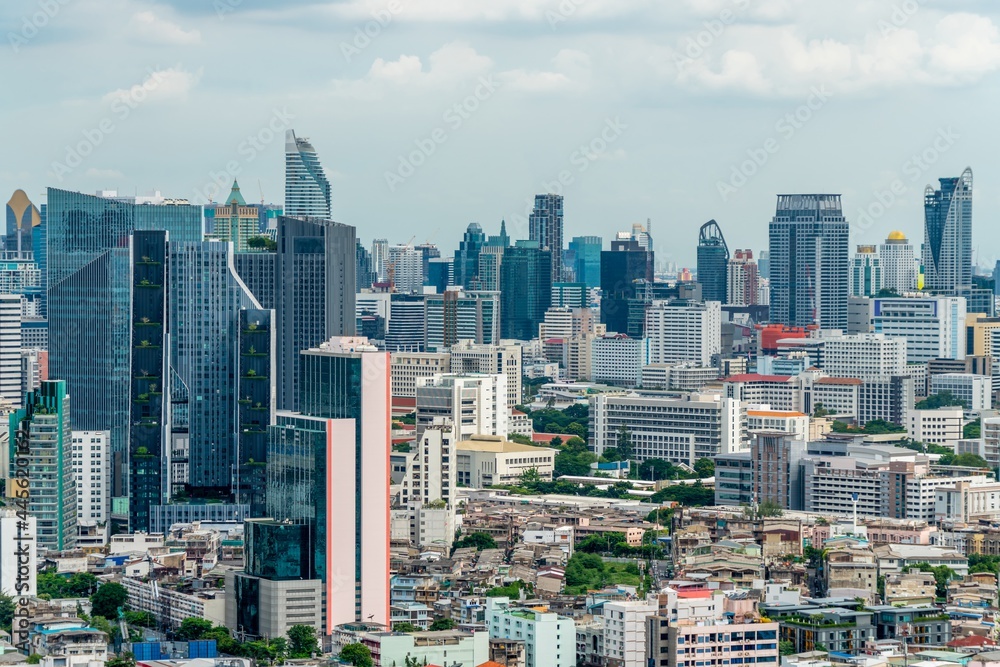 大都市市中心的城市景观和高层建筑。panorami的市中心商业区