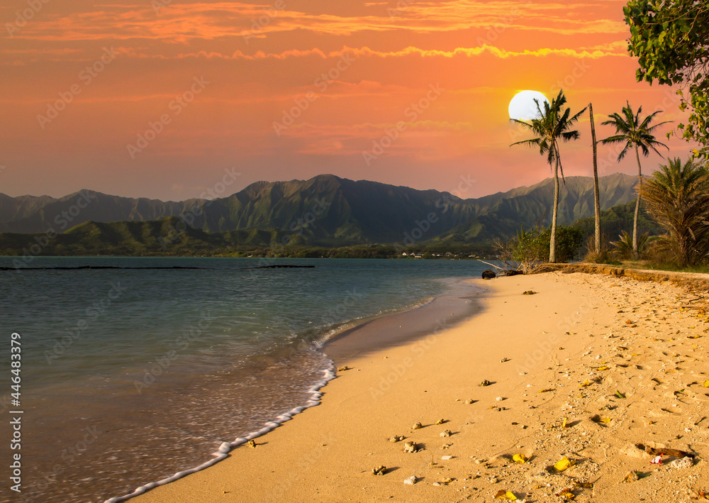 Sunset over the Koʻolau mountan Range and the Pacific ocean on the winward side of Oahu, Hawaii,  ne