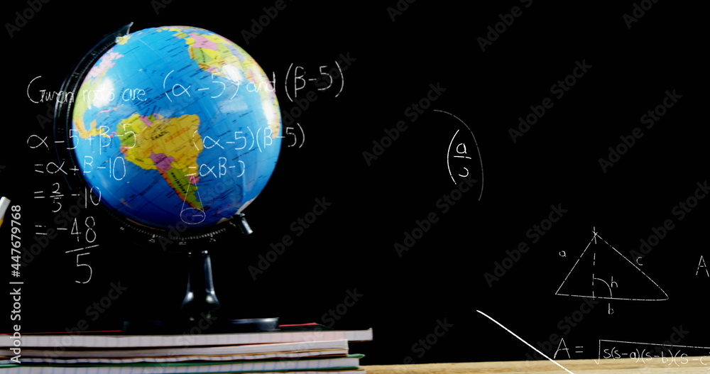 漂浮在地球仪、咖啡杯和铅笔架上的数学方程