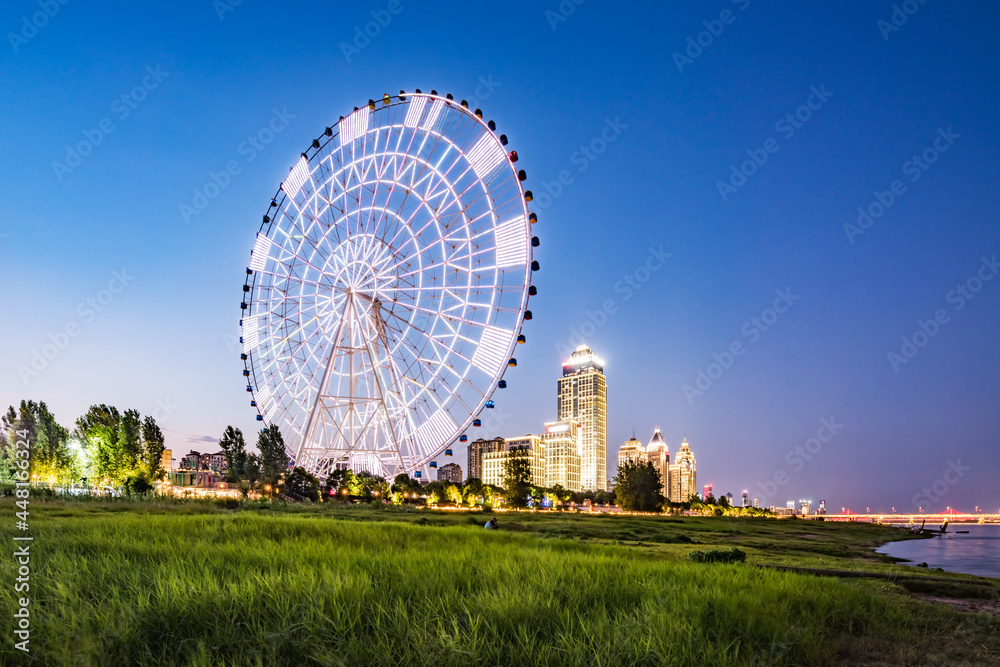 夜晚的摩天轮