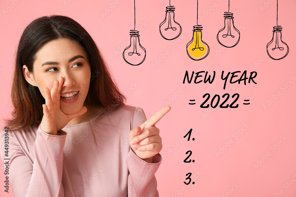 2022年有色人种背景下的年轻亚洲女性待办事项