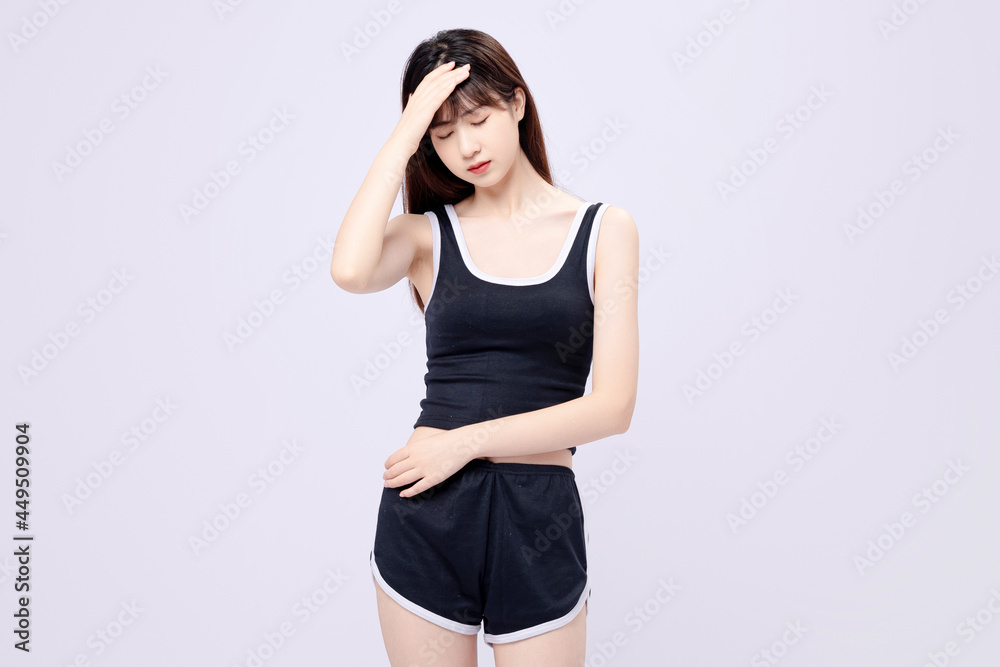 穿着运动服的亚洲美女