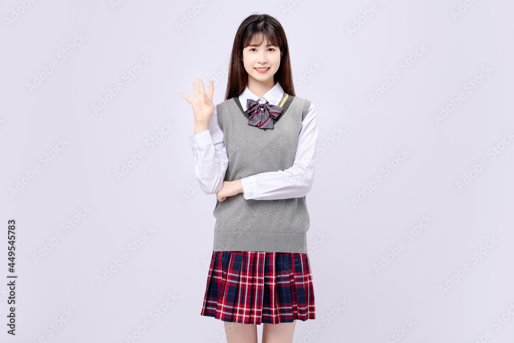 穿着中学制服的美丽亚洲女孩