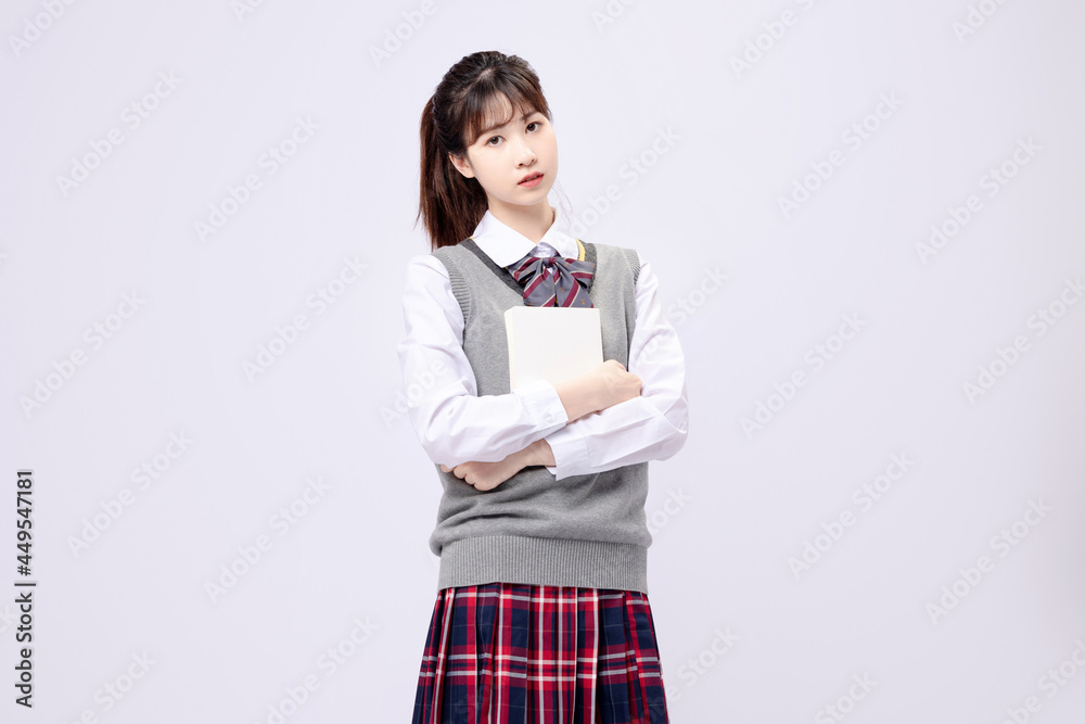 穿着中学制服的美丽亚洲女孩