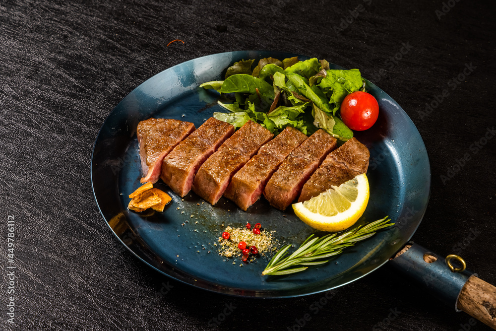 グリルステーキ Thick cut luxury fresh beef steak