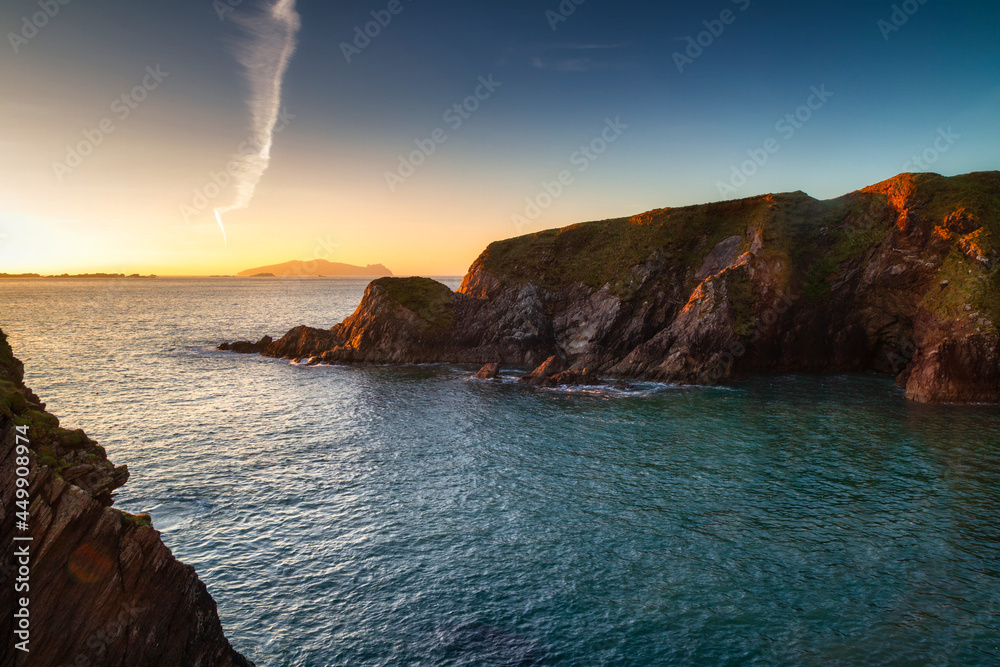 爱尔兰克里郡丁格尔半岛大西洋海岸线的美景。