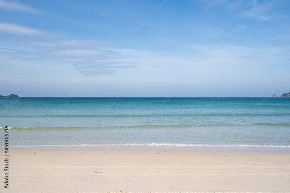 热带沙滩，蓝色海洋和蓝天背景图像，用于自然背景或夏季b