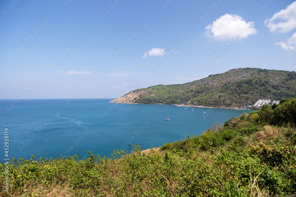 泰国普吉岛安达曼海的壮丽景色。丛林中的自然景观